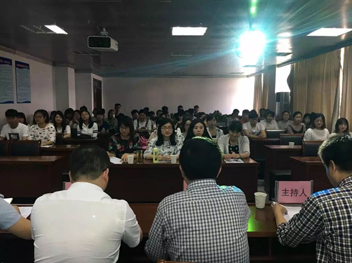 14级酒店管理方向学生赴企业实训动员会会场_44944.jpg 14级酒店管理方向学生赴企业实训动员会会场.jpg
