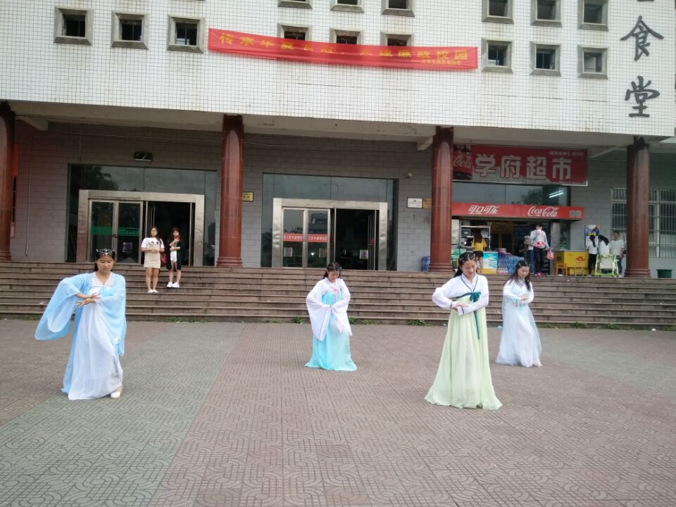 3礼仪展示.jpg