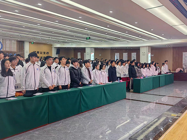 威廉希尔足球官网第六次学生代表大会顺利召开